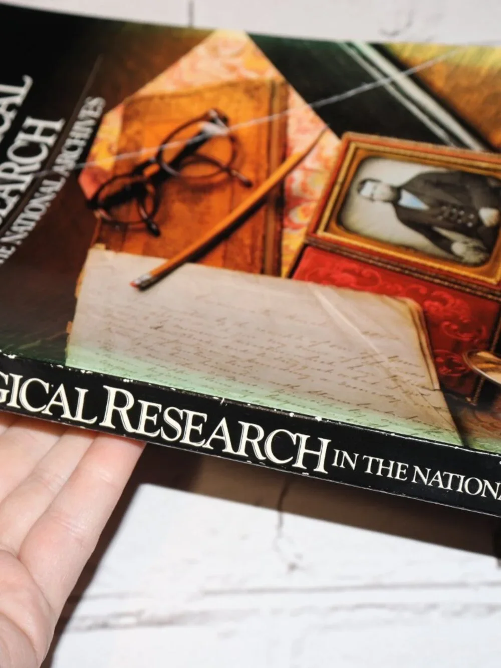 📚 Guide to Genealogical Research in the National Archives · Paperback